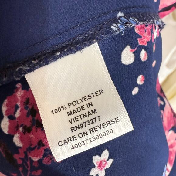 Elle sz. medium tunic length blue floral button up sleeveless top, office #3855 - Picture 7 of 9